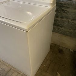 LATE MODEL KENMORE WHIRLPOOL ELITE KING SIZE CAPACITY WASHER  , EXCELLENT RUNNING! RUNS LIKE NEW! ILL  RUN IT THROUGH COMPLETE CYCLE TO PROVE IT RUNS 