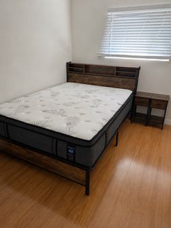 Queen bed, 2 night stand and mattress
