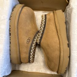 Ugg toddler TASMAN II SIZE 7