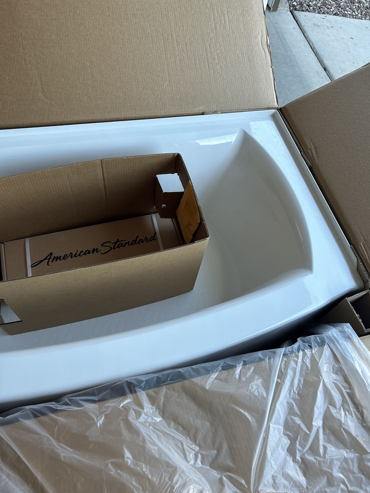 Standard Ovation Curve 60 in. x 30 in. Soaking Bathtub with Left Hand Drain in Arctic WhiteAmerican 