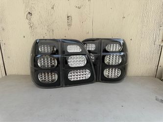 03-07 Lexus LX470 Black / Clear Tail Lights