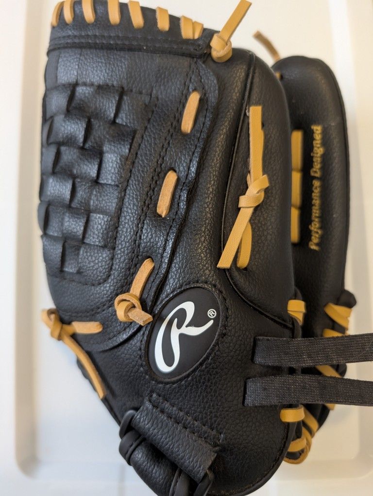 Rawlings Players Series 11.5" Youth Baseball Glove, model PL115BNC.