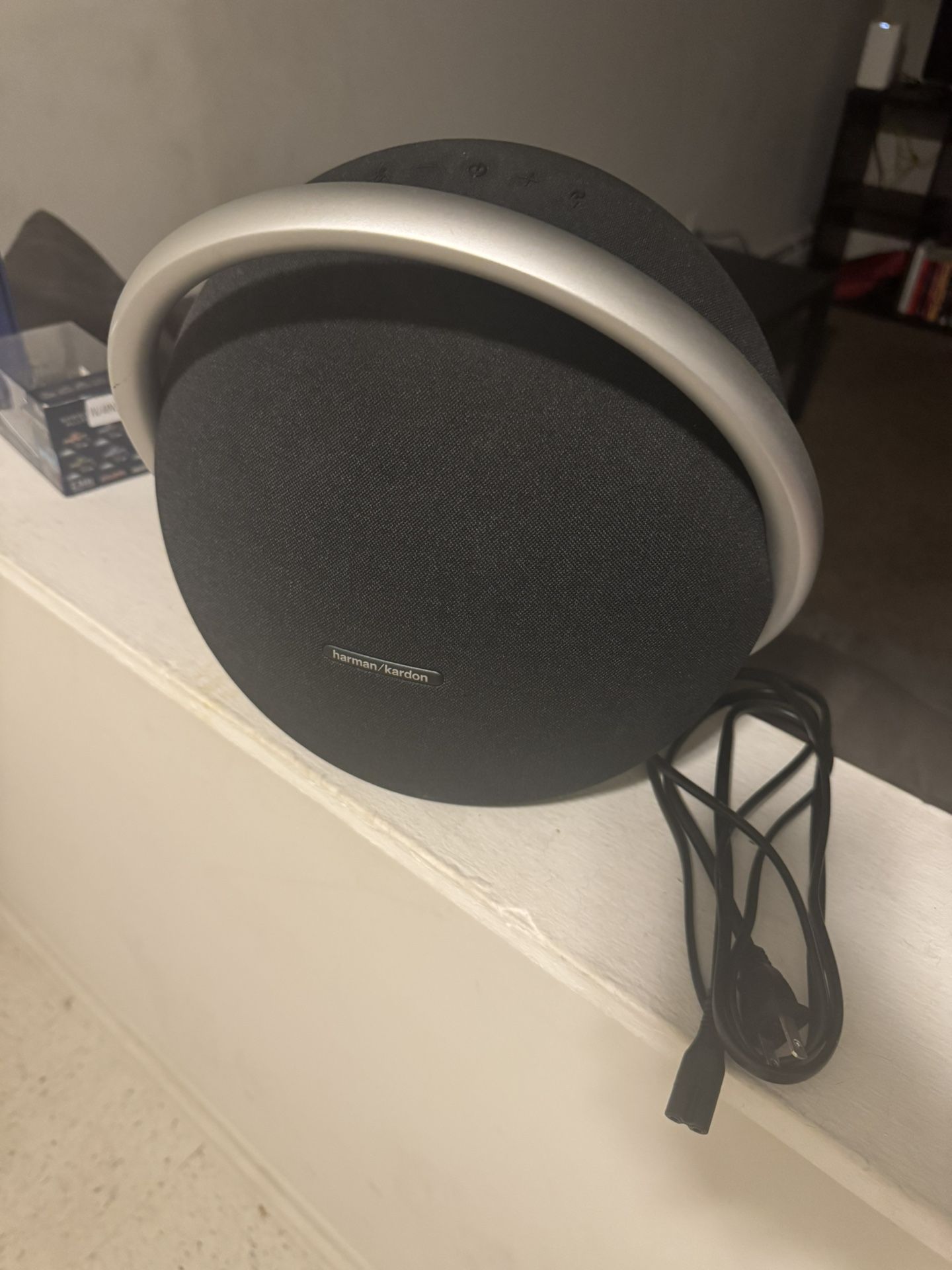 Harman Kardon Onyx Studio 8