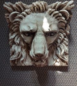 VERY LARGE LION HEAD SCULPTURAL DECORATIVE PIECE WALL HANGING