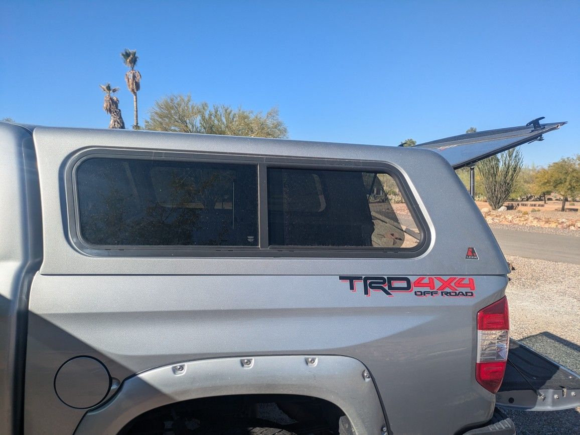Leer Camper Shell-Tundra 