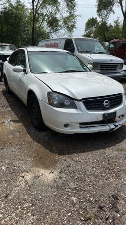 For Parts 2005 Nissan Altima Parting Out