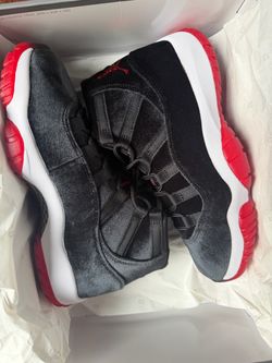 Wmns Air Jordan 11 Retro Bred Velvet Black Red White Sneaker DB5457-061 Size 8.5