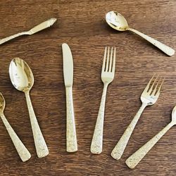 Cellini Romanesque 50 pc Service For 8