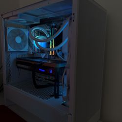 RTX 5080 Gaming PC / Ryzen 7 9800X3D / High-End / Like New