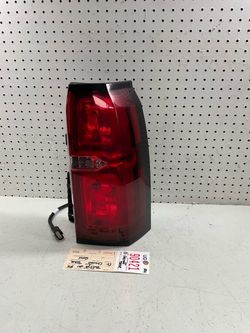 2015 2020 CHEVROLET TAHOE SUBURBAN RIGHT SIDE TAIL LIGHT OEM