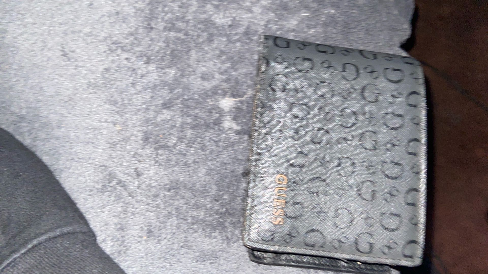 guess wallet