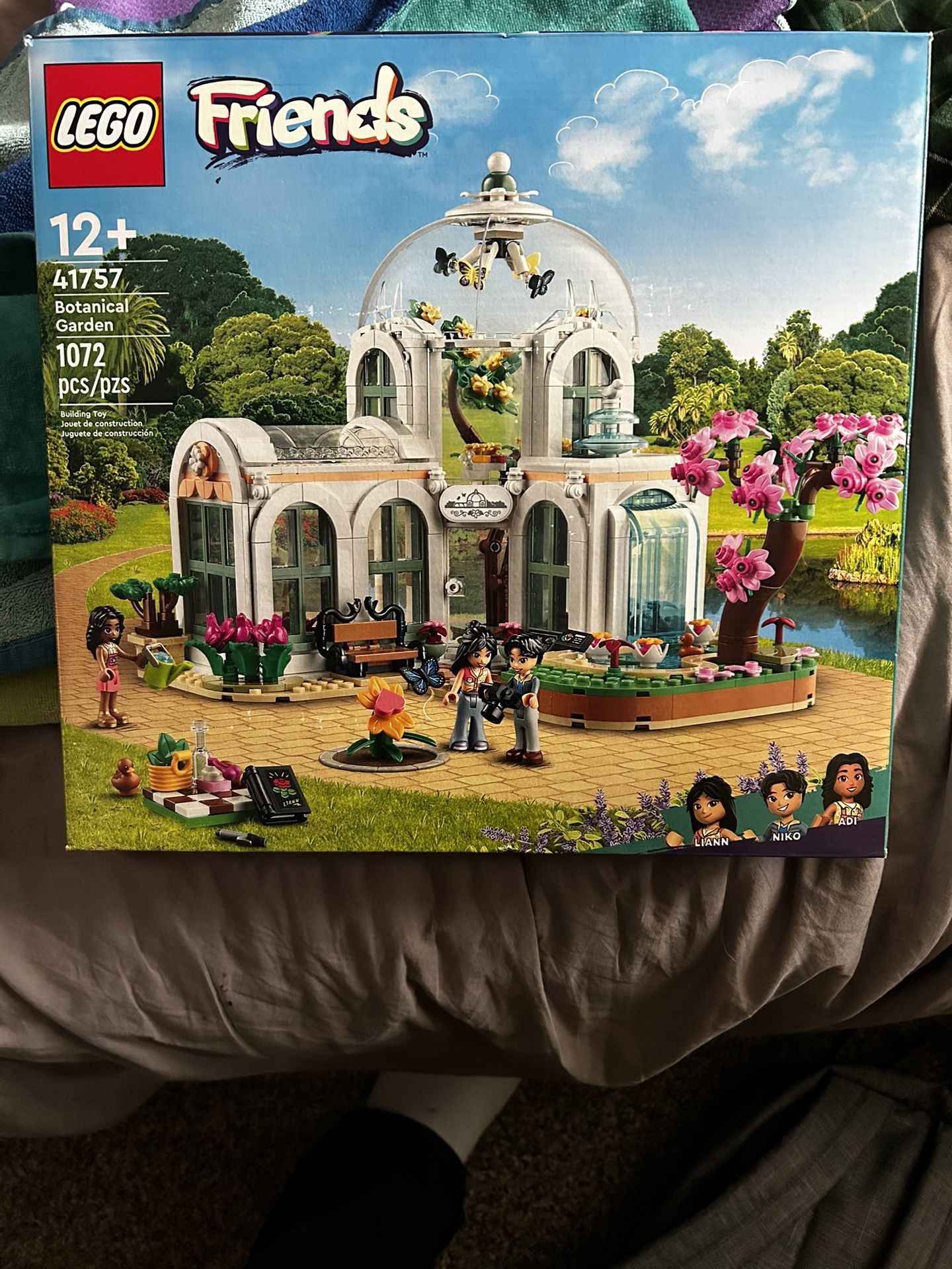 Botanical Garden Friends Lego Set