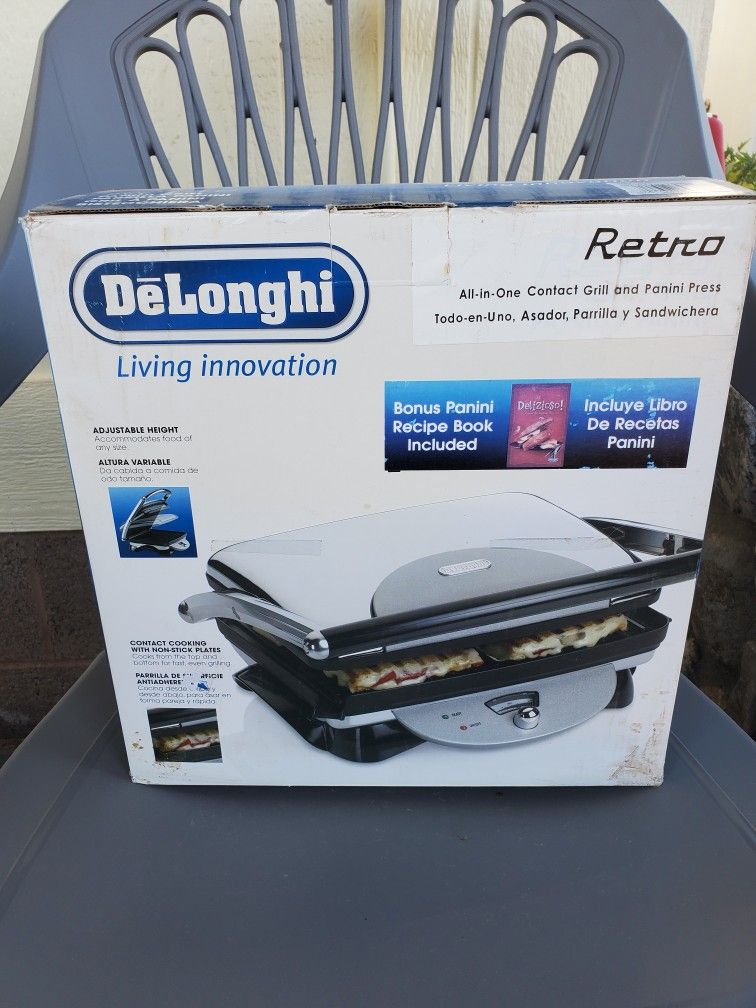 DeLonghi Retro Panini Grill