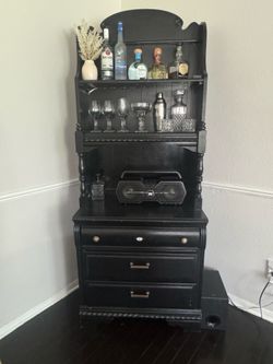 black cabinet/gabinete negro