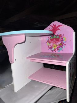 Delta Children Chair Desk, Trolls World Tour