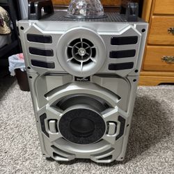 Bluetooth speaker bocina en buenas condiciones con control y cargador