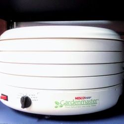 Nesco GardenMaster Food Dehydrator 15 1/2"