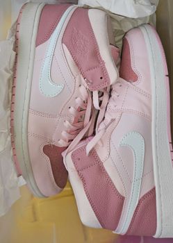Nike Air Jordan 1. Excellent Used Condition. Size 10 Men/ 11.5 Women.