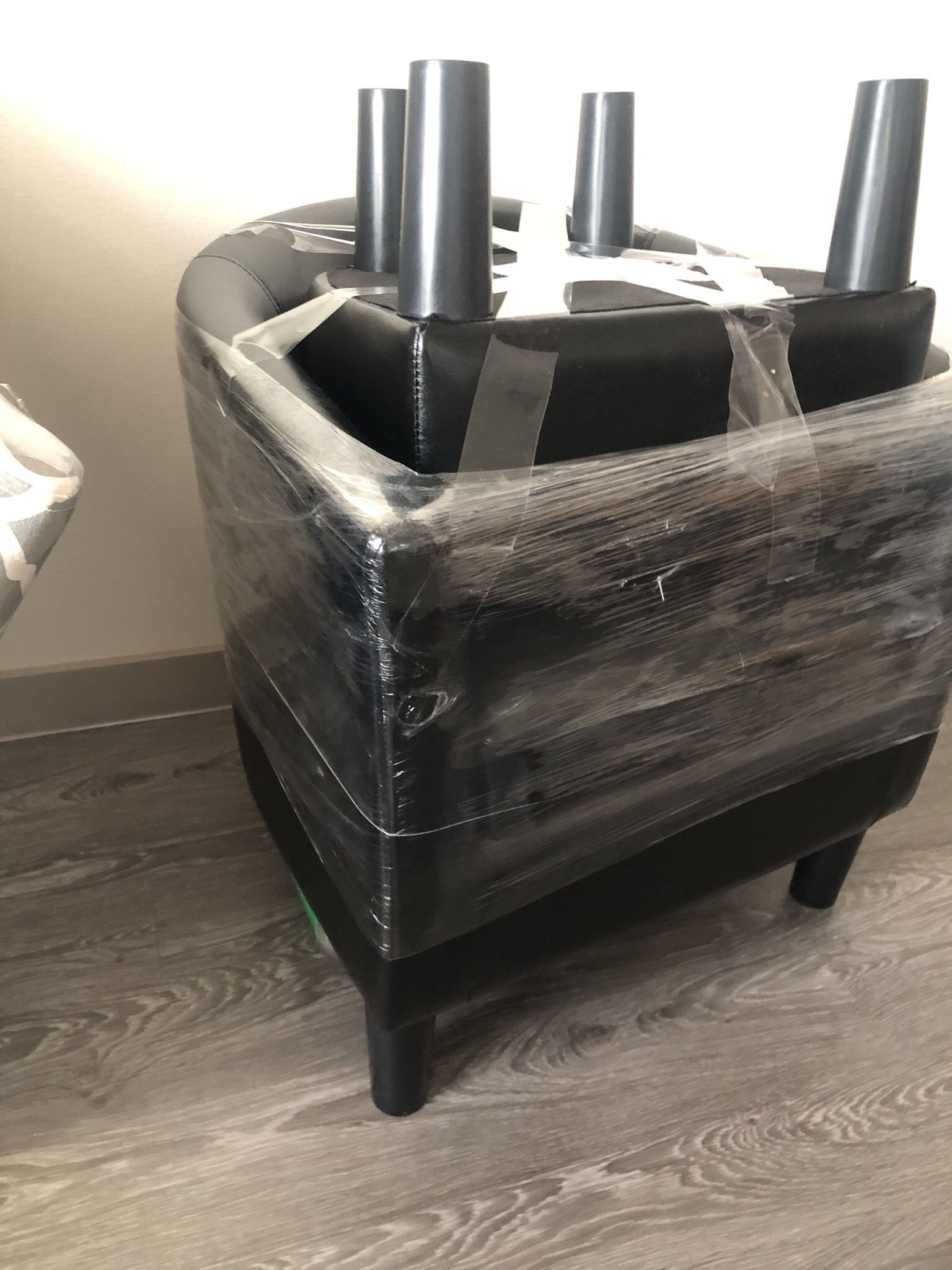 Aldayshein Upholstered Barrel Chair with Ottoman