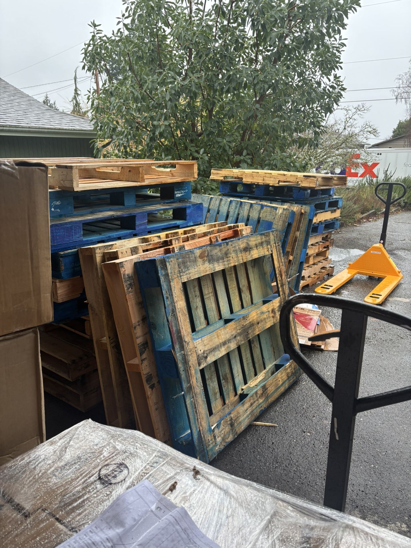 Free pallets 