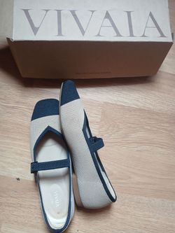 Size 8 womens VIVAIA mary Jane flats