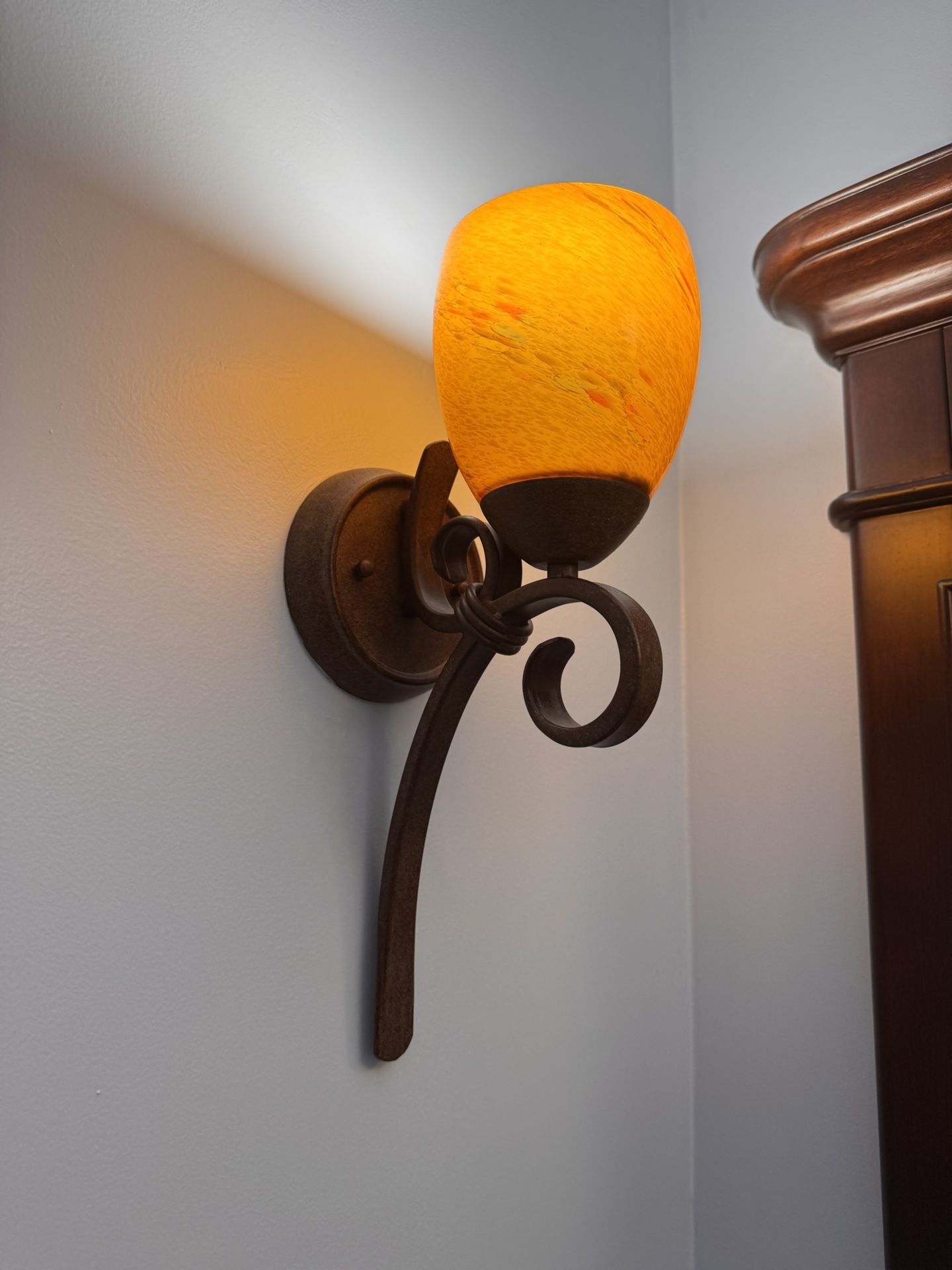 2 Light Fixtures