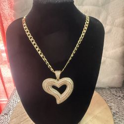 Gold plated with four layers of 14k gold, suitable for daily use, can get wet, very good, does not harm the skin