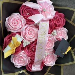 Lindo Ramo De 14 Rosas Eternas Color Rosa Fiuchi Y color Rosa vajito