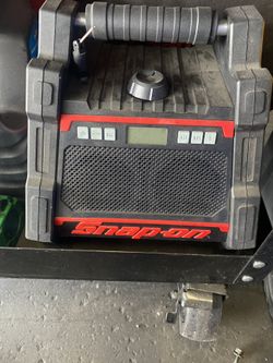 Snap On Radio/Bluetooth Speaker