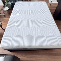 🛏️ Dreamfoam Doze 9” Full Size Memory Foam Mattress + Box Spring – Like New