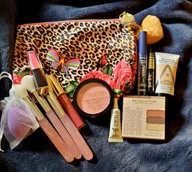 Estee Lauder Makeup Bundle with Leopard Print Cosmetic Bag