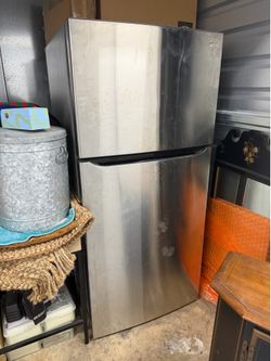 LG Stainless Steel Refrigerator – Great Condition – Pickup in Tustin