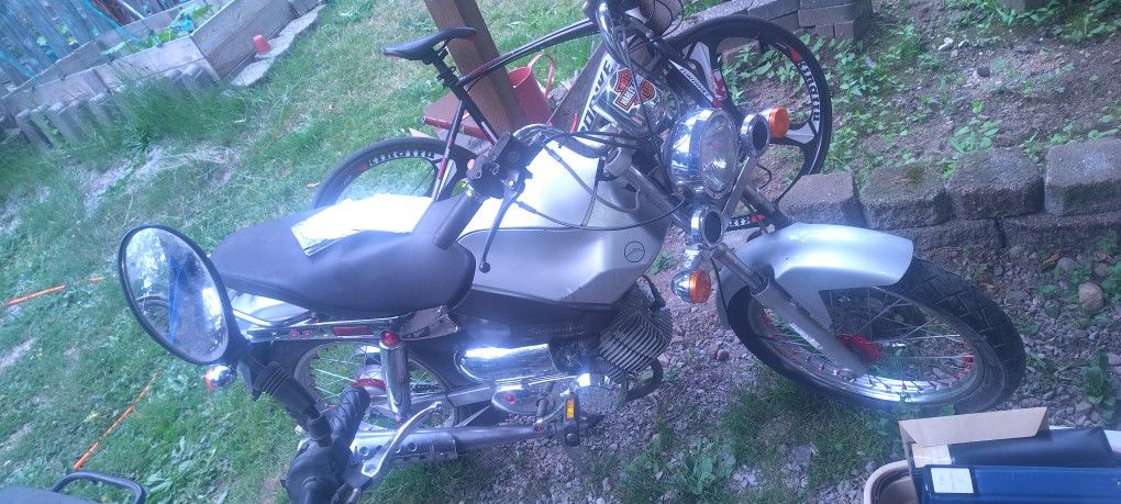Super Nice Bike Runs Awsome Very Rare. This Thing Is Cool