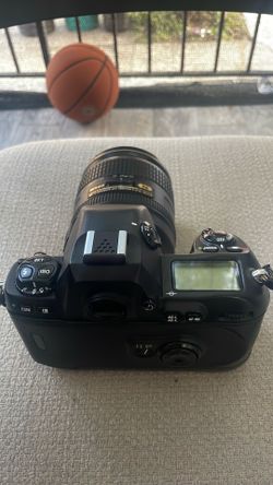 nikon , black .
