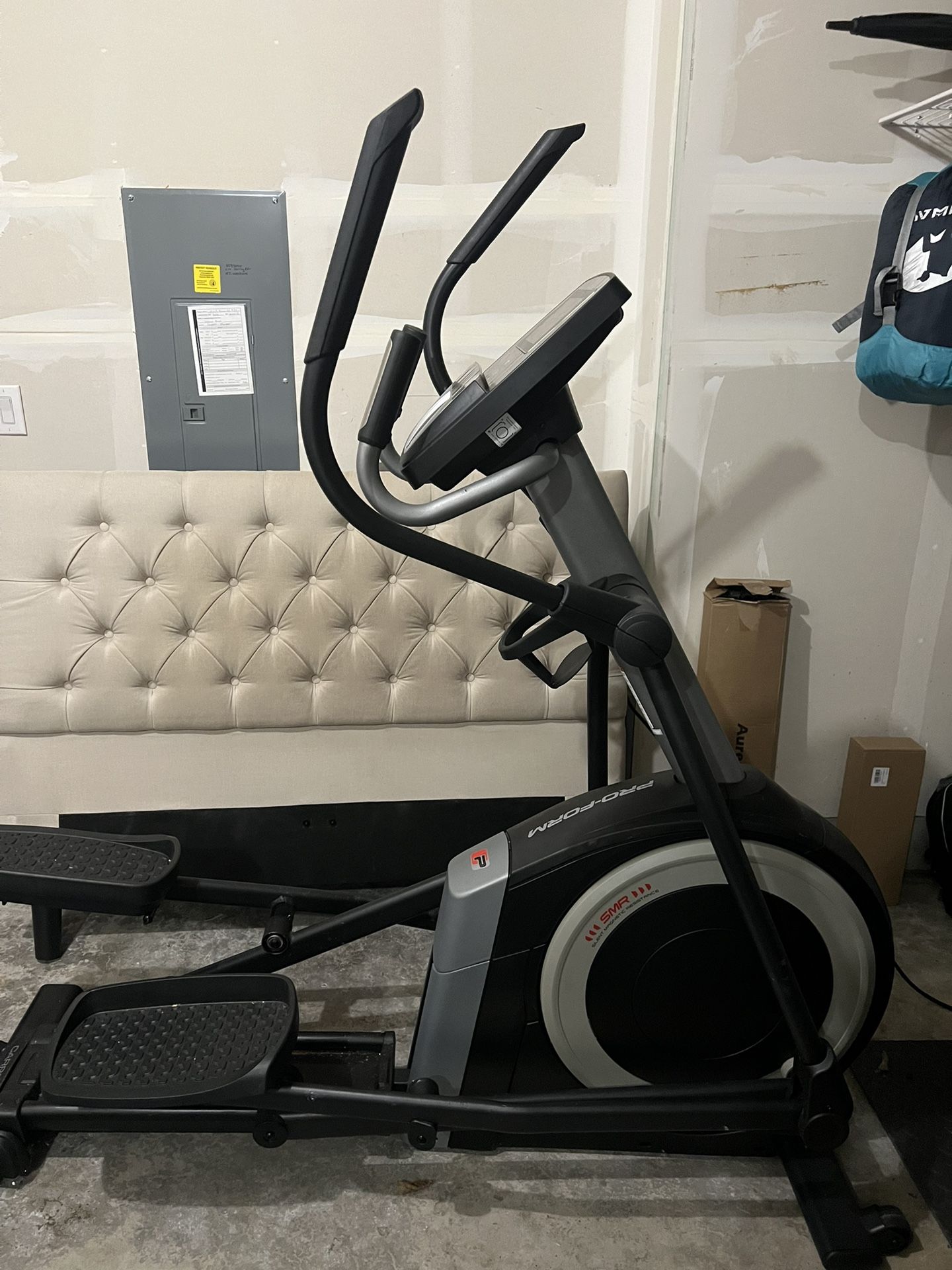 ProForm Carbon E7 Elliptical β Excellent Condition β iFit Smart Trainer ($650 OBO)