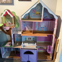 Large Doll House 
