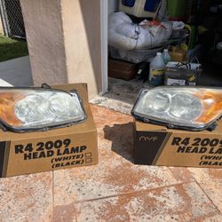 2010 Toyota RAV4 Headlight S