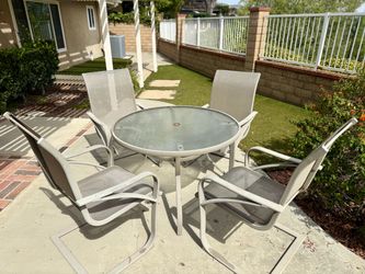 Patio / Backyard table furniture set - 4 seats, 1 table