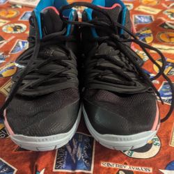 SUPER COOL Nike KYRIE 5 Just DO IT TENNIS SHOES LIKE NEW SIZE 4.5 YOUTH MAKE OFFER