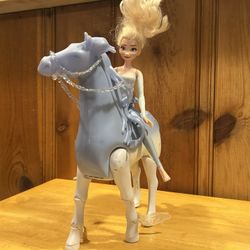 Walking Elsa And Water Horse 