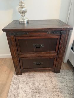 2 nightstands