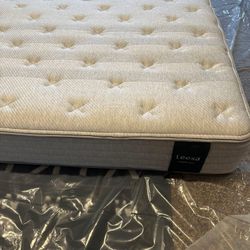 Studio Mattress, Full, Like New, Excellent Condition