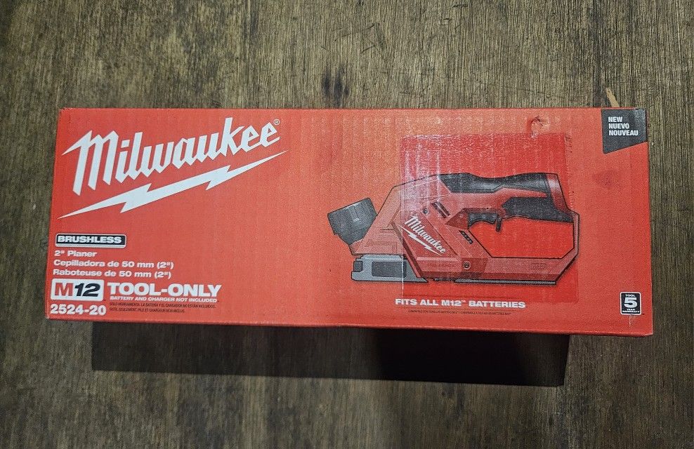 Milwaukee M12 planer
