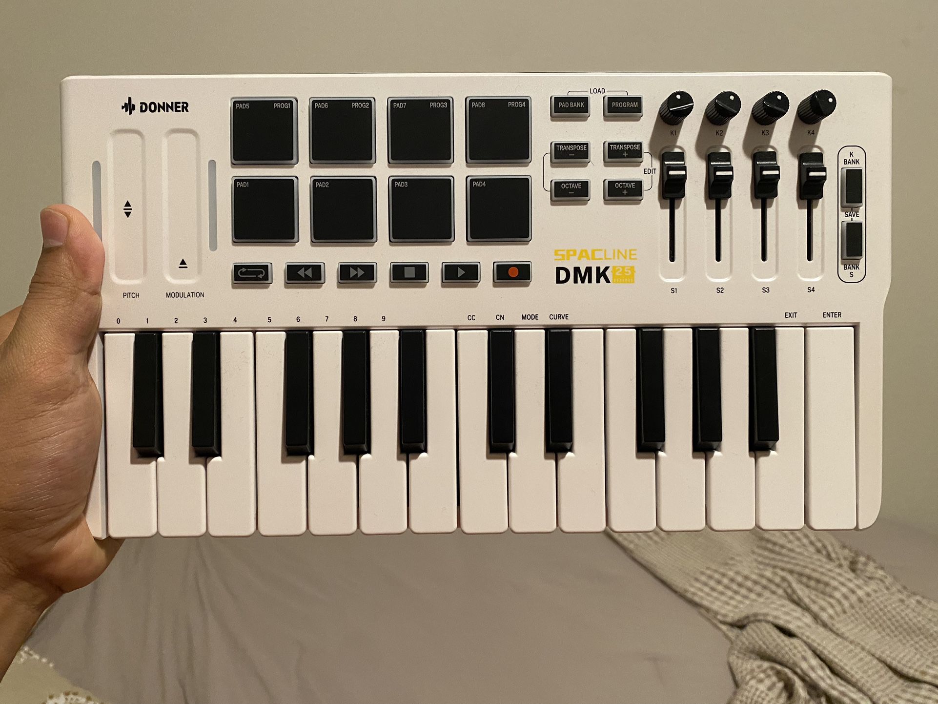 Donner DMK 25 MIDI Keyboard 