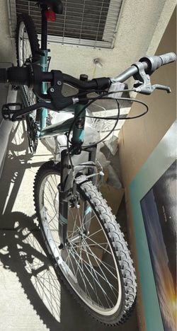 Huffy Rock Creek Women's 18-Speed Mountain Bike