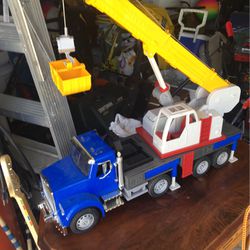 Crane truck 27 inches long 9 inches wide Granik stands up $20 don’t have no remote