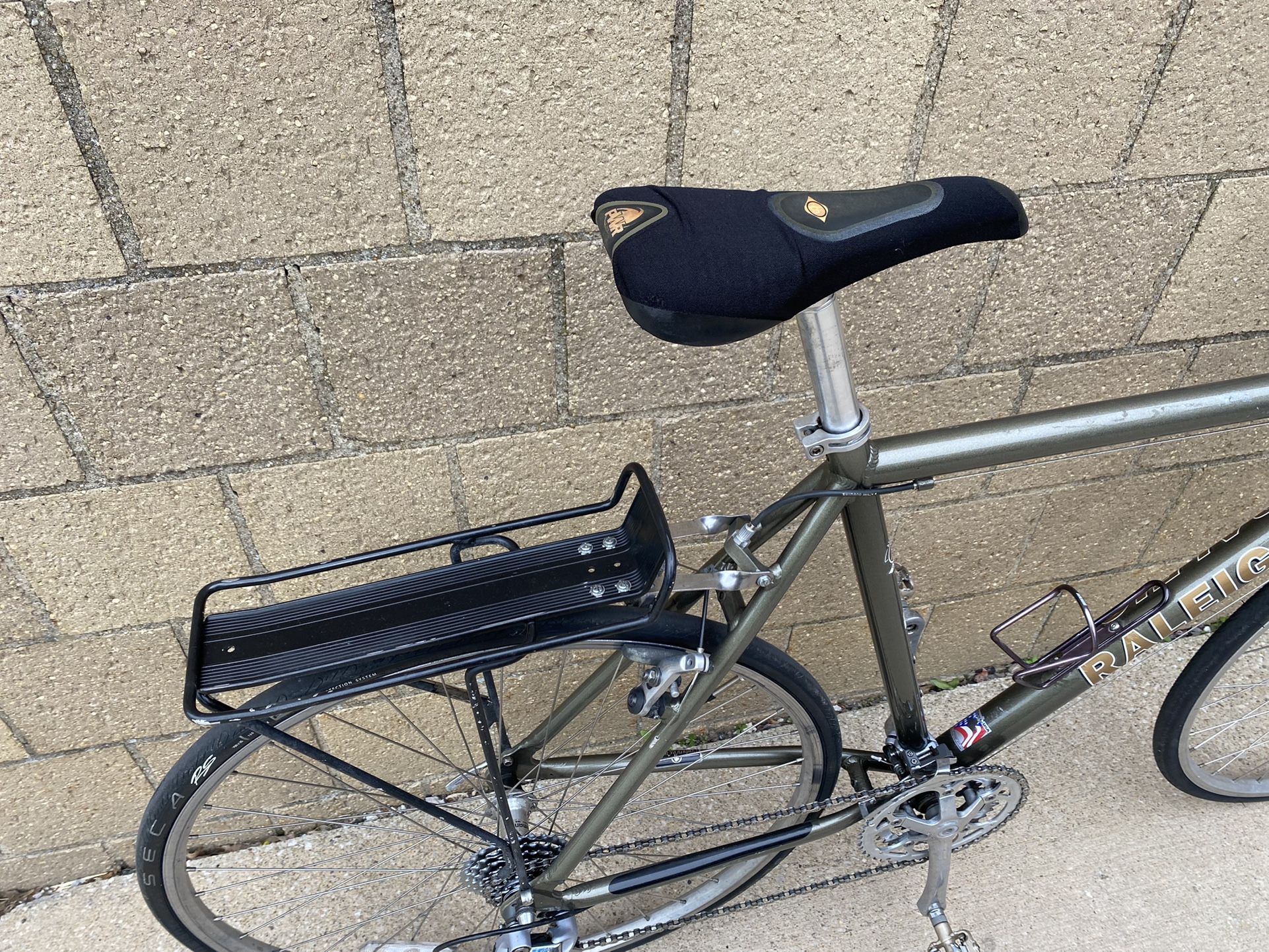 Raleigh r300 hotsell road bike