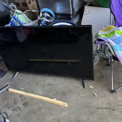 40$ Works But Broken Has Purple Screen And Still Works 