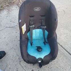 Evanflo Car Seat. Good Shape. Doesn't Expire Until 2026
