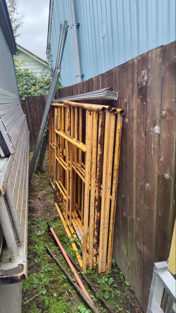 Scaffolding Sets And Planks